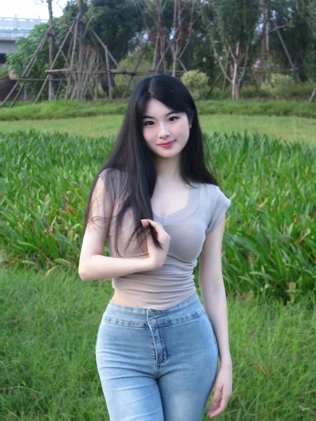 穿牛仔裤拍照,这样拍,大方漂亮显身材,上镜时尚很出片