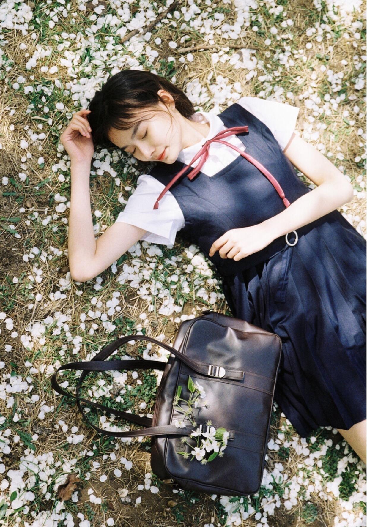 从不会摆拍到拍照达人,拍照姿势可参考这7个,拍照又好看又自然