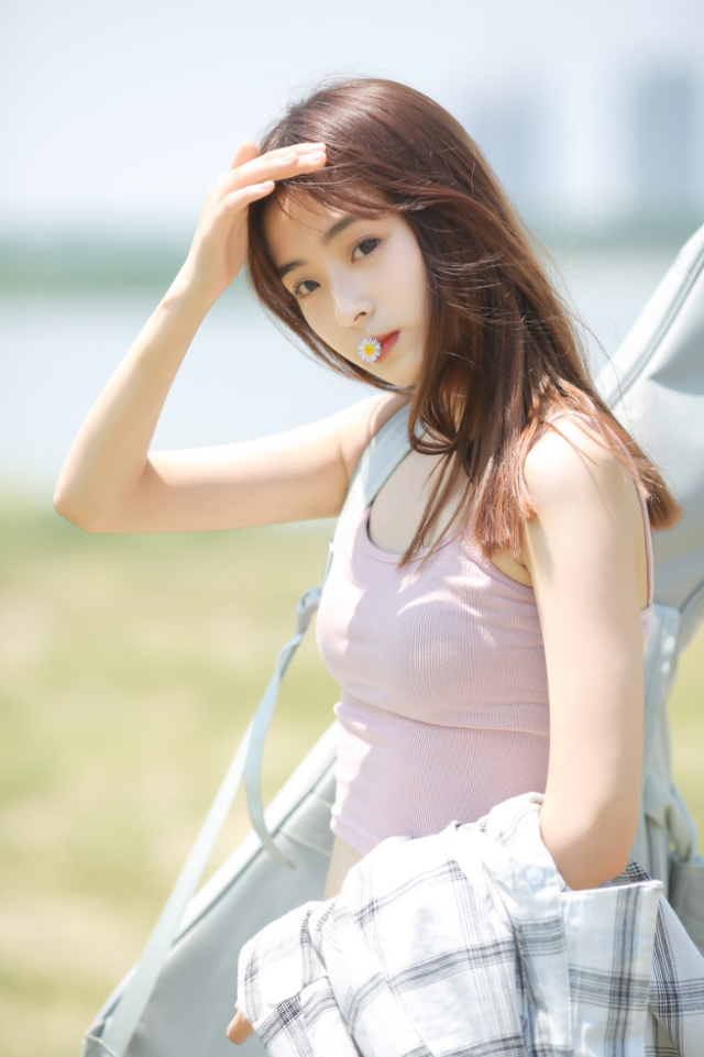 夏天旅行拍照:利用好拍照姿势、道具,拍出夏日好看少女照