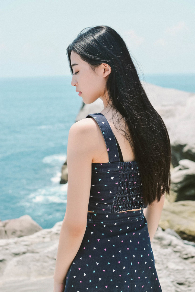 夏天旅行拍照:利用好拍照姿势、道具,拍出夏日好看少女照