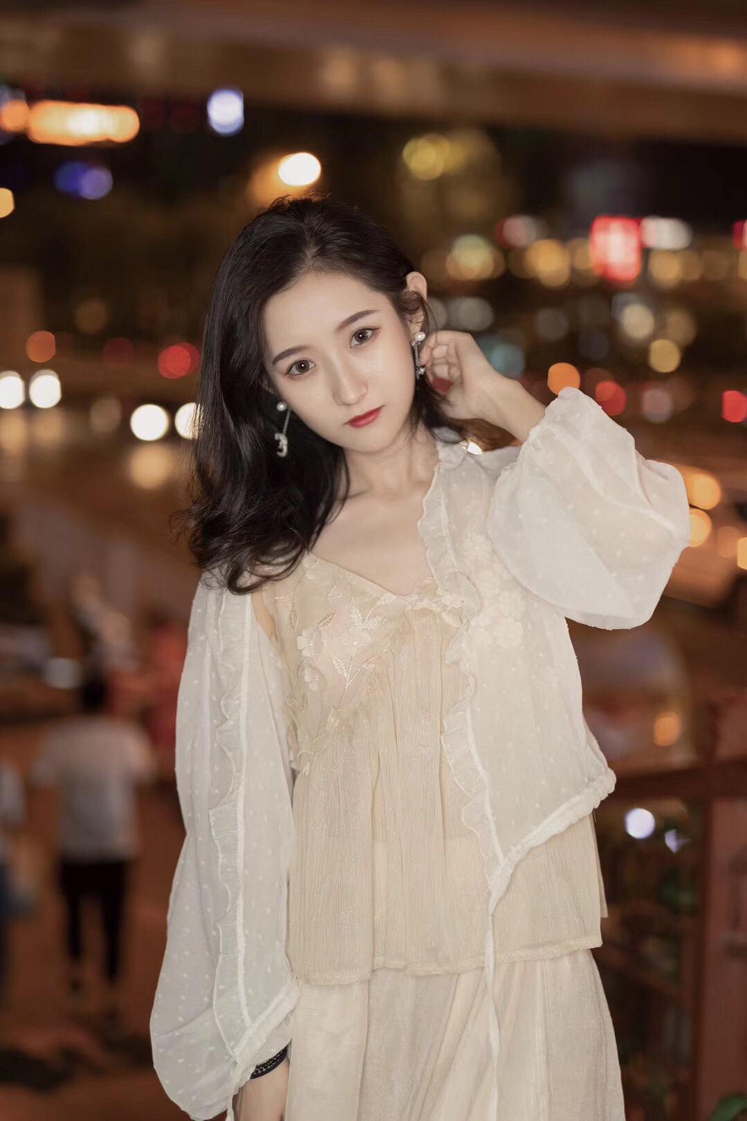 如何拍一张自然好看的照片?从表情再到姿势,这些技巧告诉你