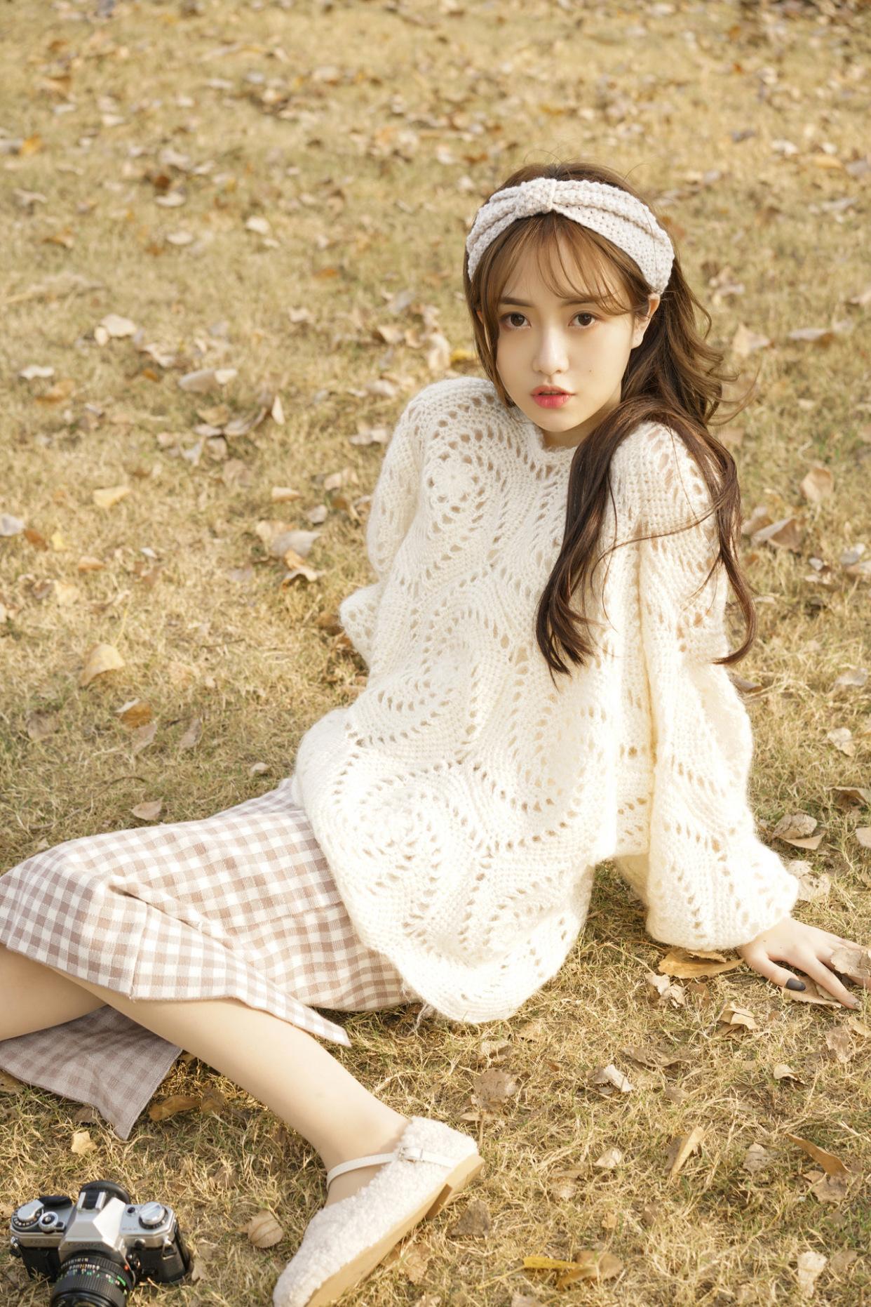 拍照好看的女生最常用的7个姿势,简约又自然,拍照很上镜