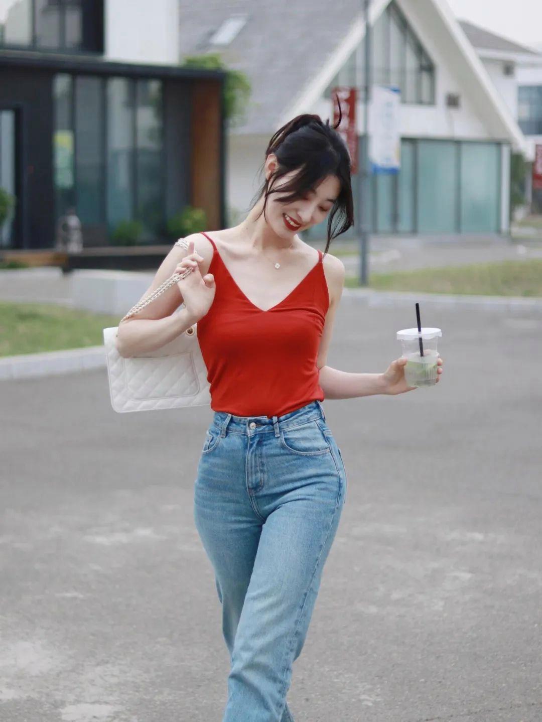 牛仔裤拍照,这样拍,照片时尚漂亮,身材好、气质佳