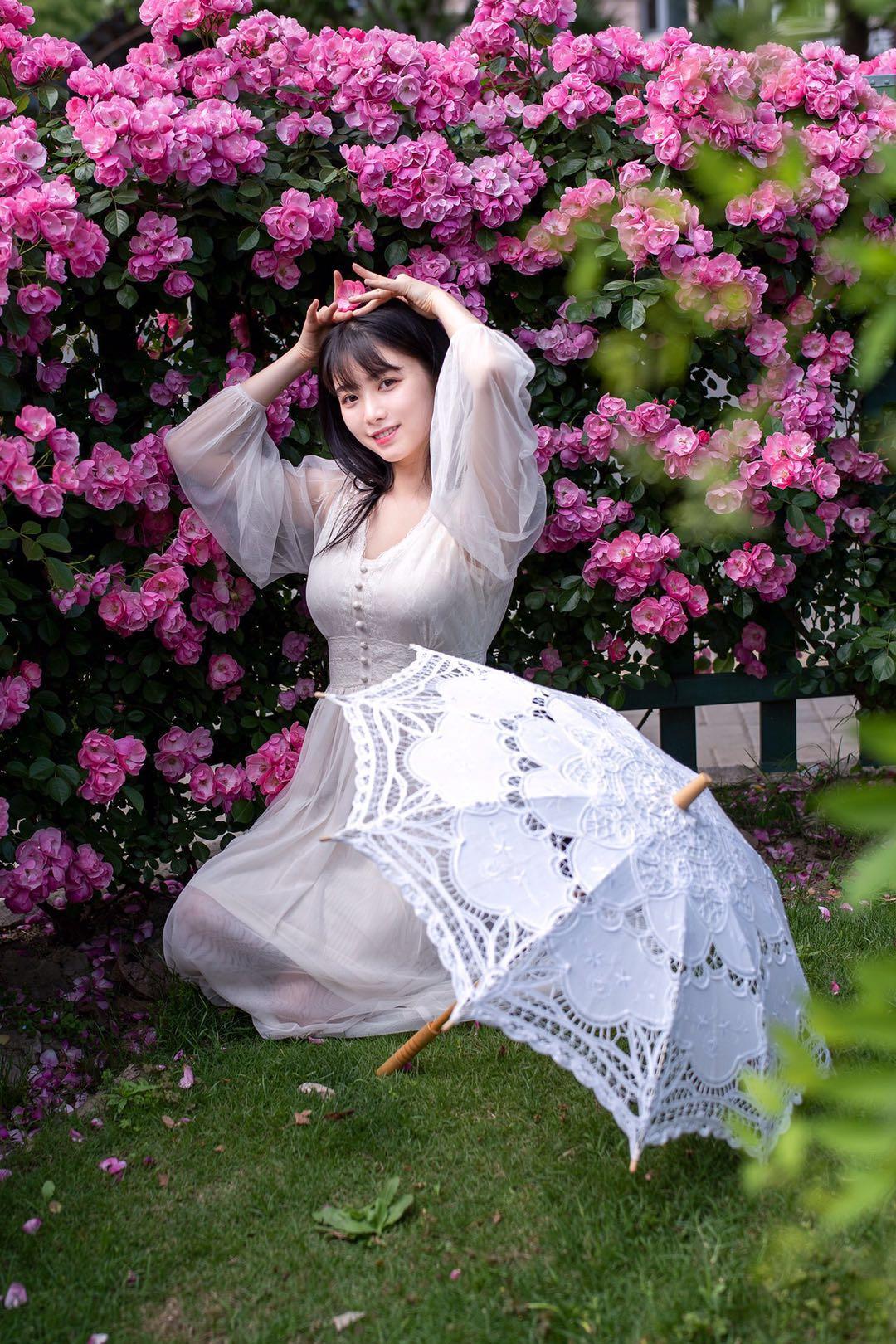 花丛中进行人像摄影,这7个姿势用起来,拍出人比花娇的效果