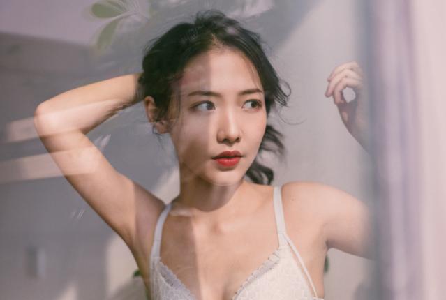 怎么拍都好看的9个单人照拍照姿势技巧,简单又好看,快get起来