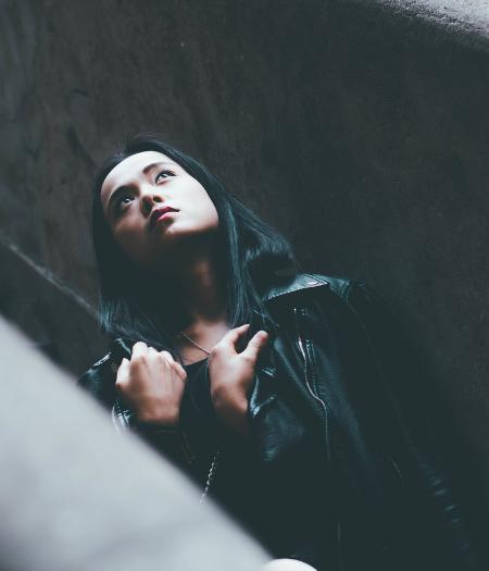 外出旅游10个拍照姿势,学会这样拍,既有美感又能很上镜