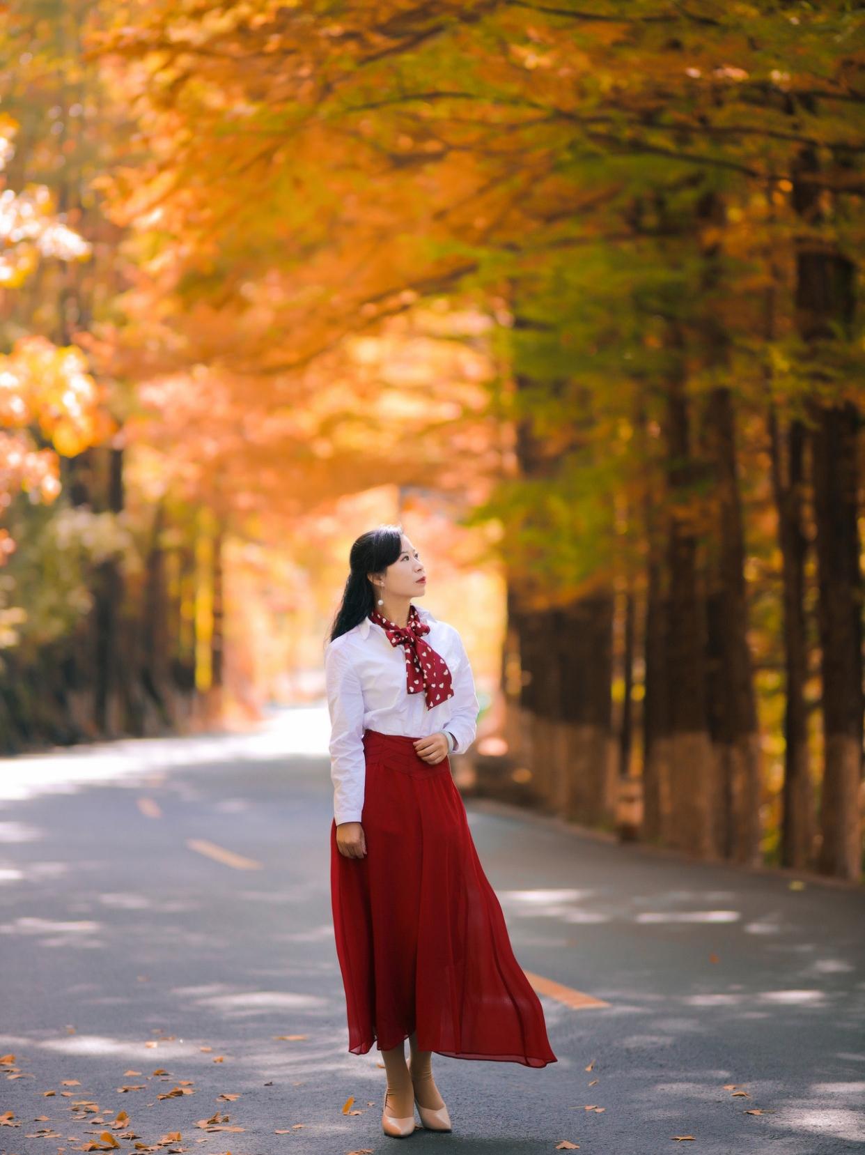 适合中年女士拍照的9个姿势,拍照不尴尬,简单又自然,值得试试