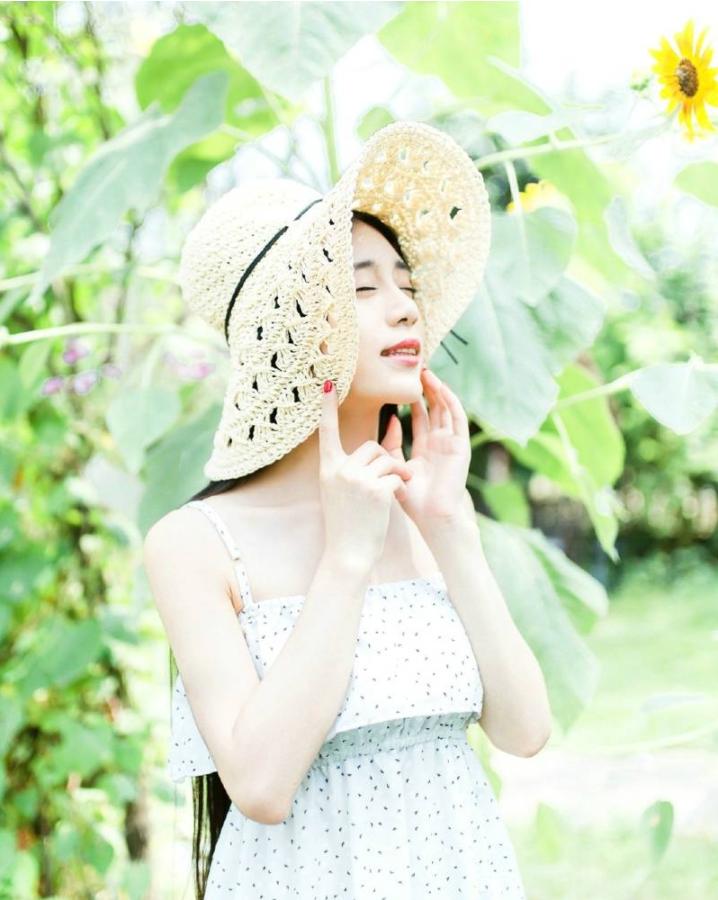 和花一起拍照,这8个拍照姿势技巧要学起来,真的很好看