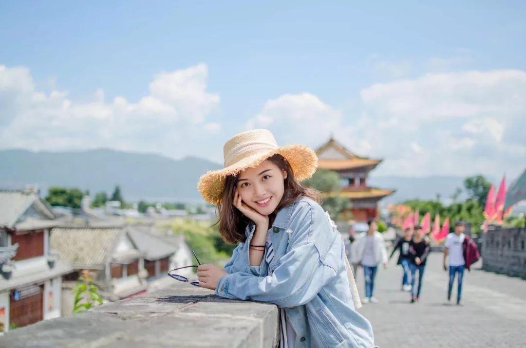 旅行路上的女生怎么拍照?简单的9个技巧送给你,适合拍摄单人照