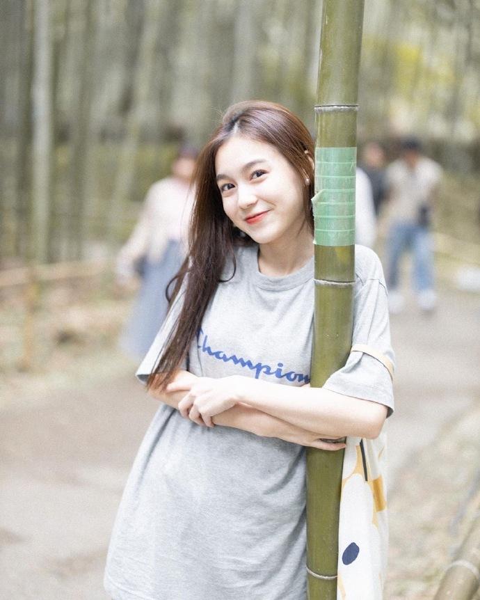 夏天拍照8个拍照姿势技巧,简单容易学,拍照很好看