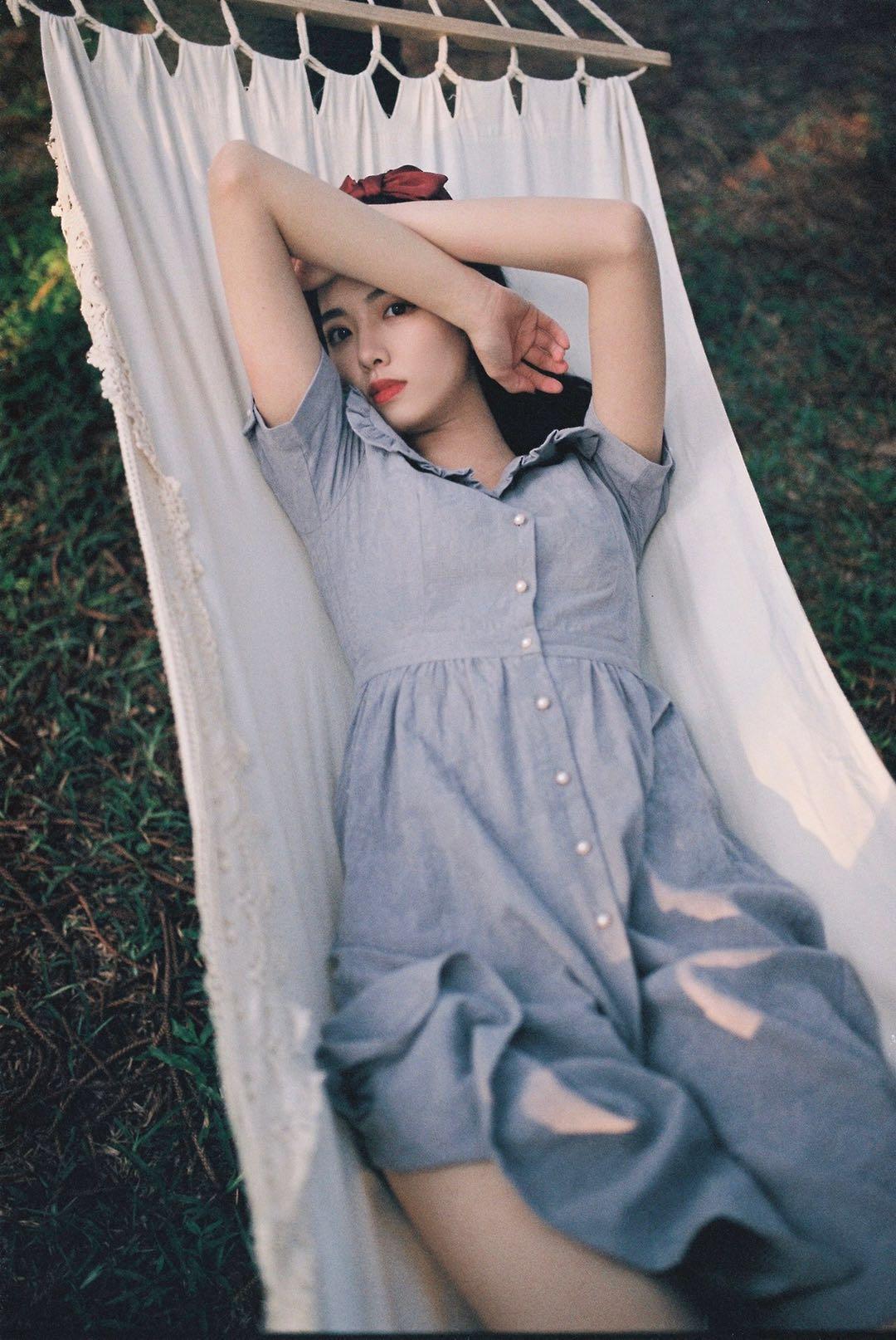 拍摄单人照最实用的8个姿势,简约不做作,拍照很好看