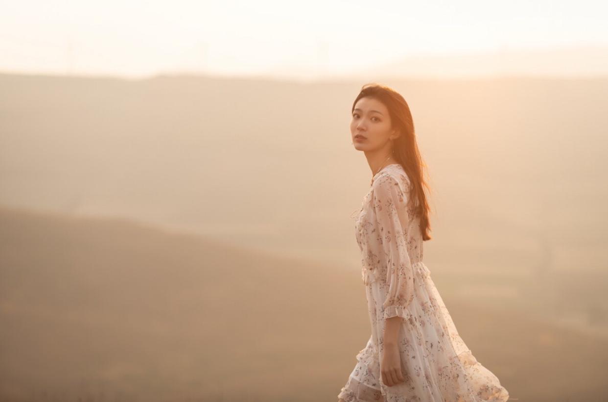 户外人像如何拍得出彩?教你7个摆姿和技巧,拍唯美大片必备