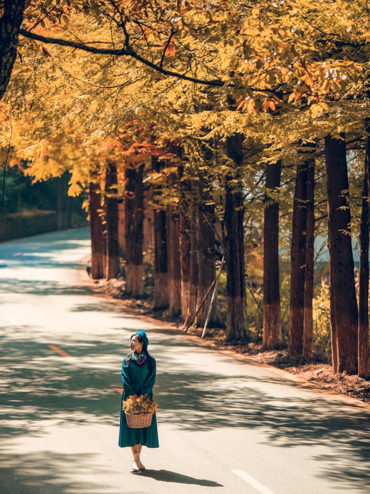 适合中年女士拍照的9个姿势,拍照不尴尬,简单又自然,值得试试