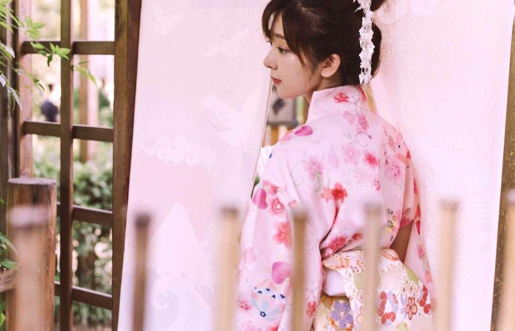 出门旅行,掌握以下12个拍照姿势技巧,告别游客照