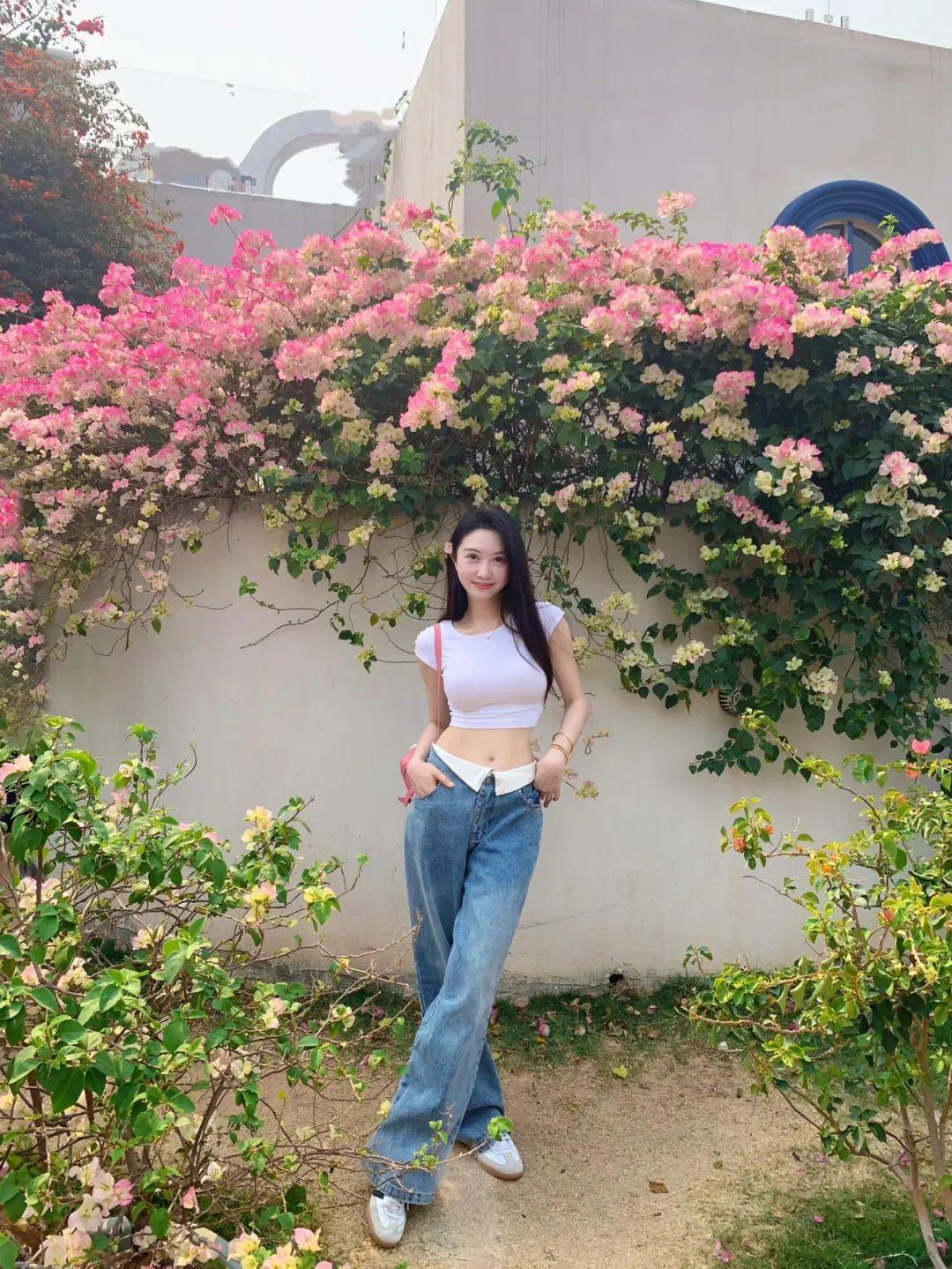 春天花墙拍照,10个姿势,花墙拍照自然上镜,出片又有氛围感