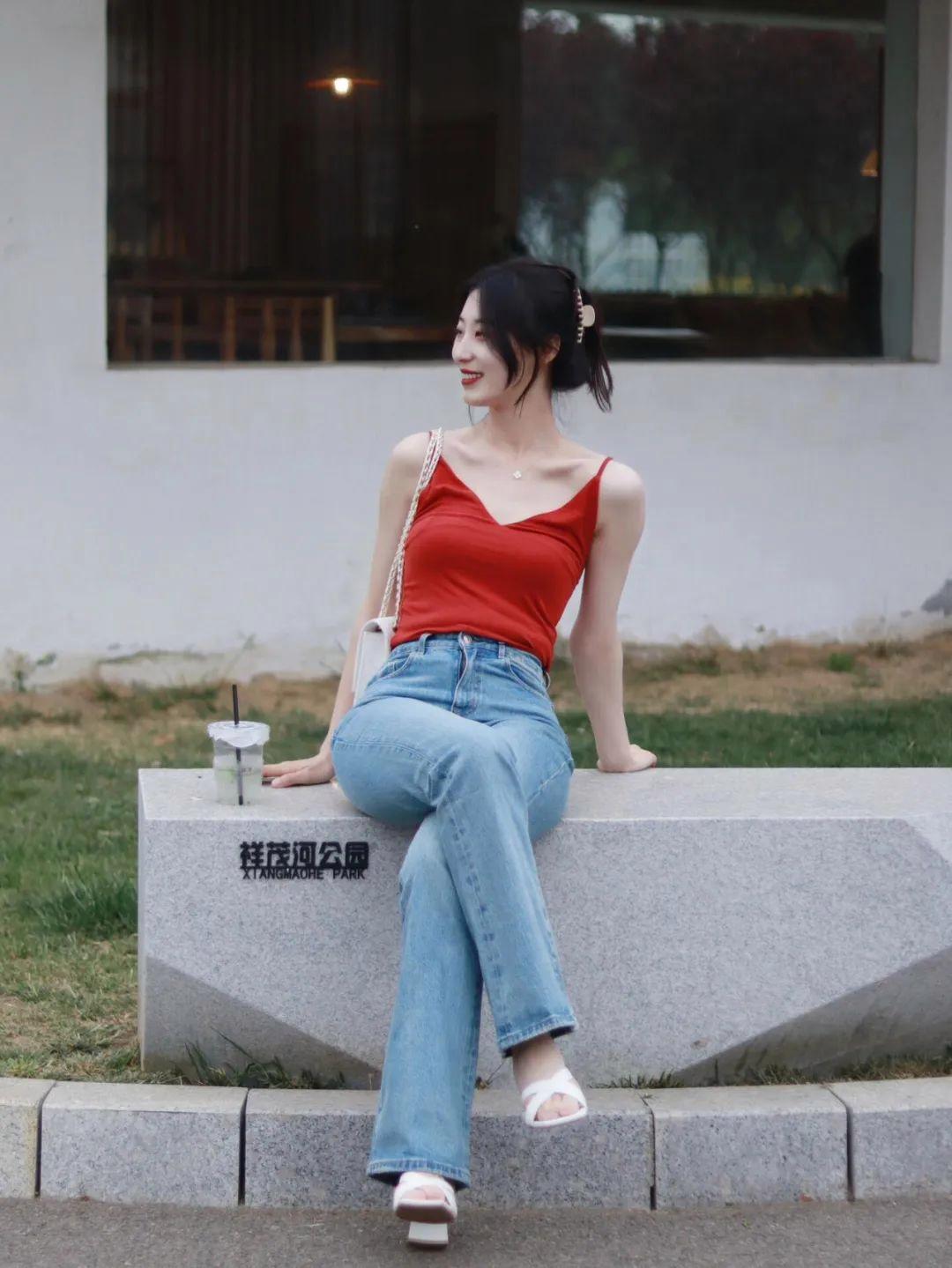 牛仔裤拍照,这样拍,照片时尚漂亮,身材好、气质佳