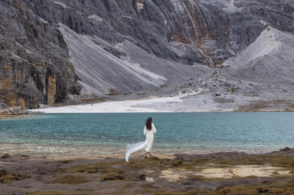 旅行拍照姿势大全,学好这13个拍照姿势技巧,面对镜头不再尴尬
