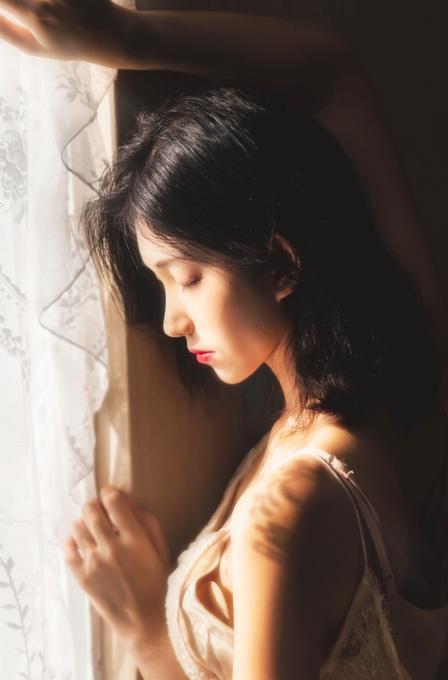 拒绝尬拍,8个简单易学的拍照姿势,拍照好看的女生都在用