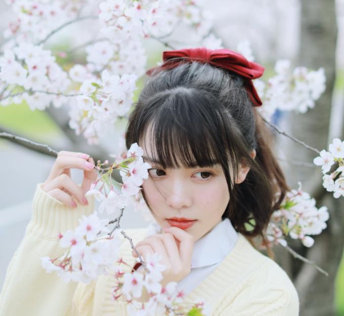 春天花海照怎么拍才好看,10个拍照姿势,让你拍照美起来