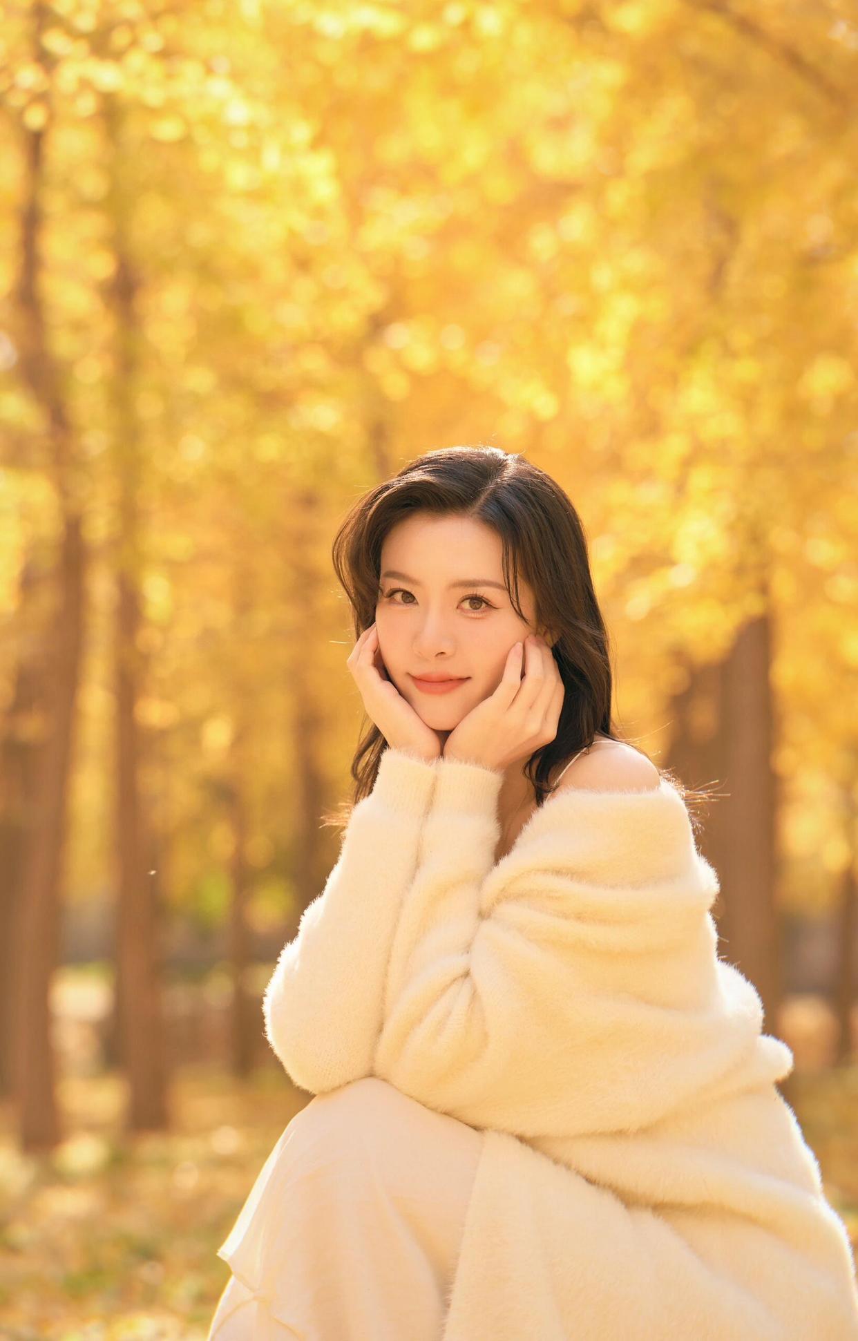 银杏拍照,这些姿势学起来,唯美浪漫,好看又有氛围感