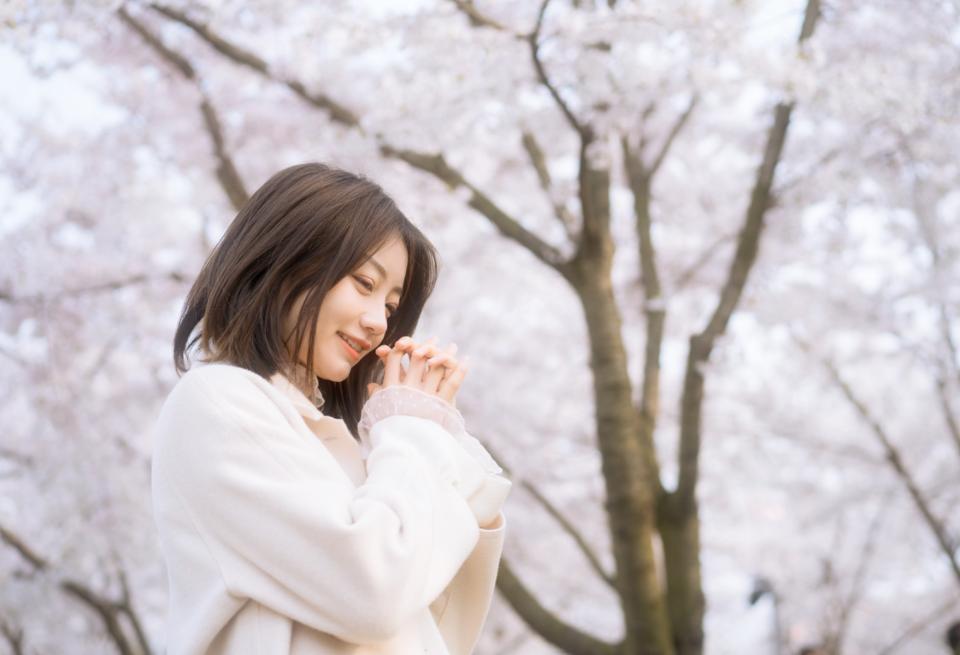 春天花海照怎么拍才好看,10个拍照姿势,让你拍照美起来