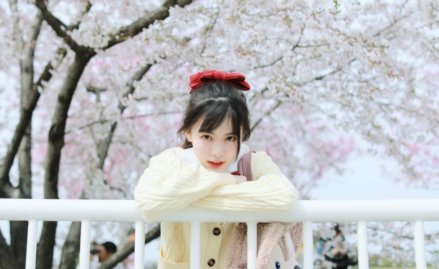 春天花海照怎么拍才好看,10个拍照姿势,让你拍照美起来