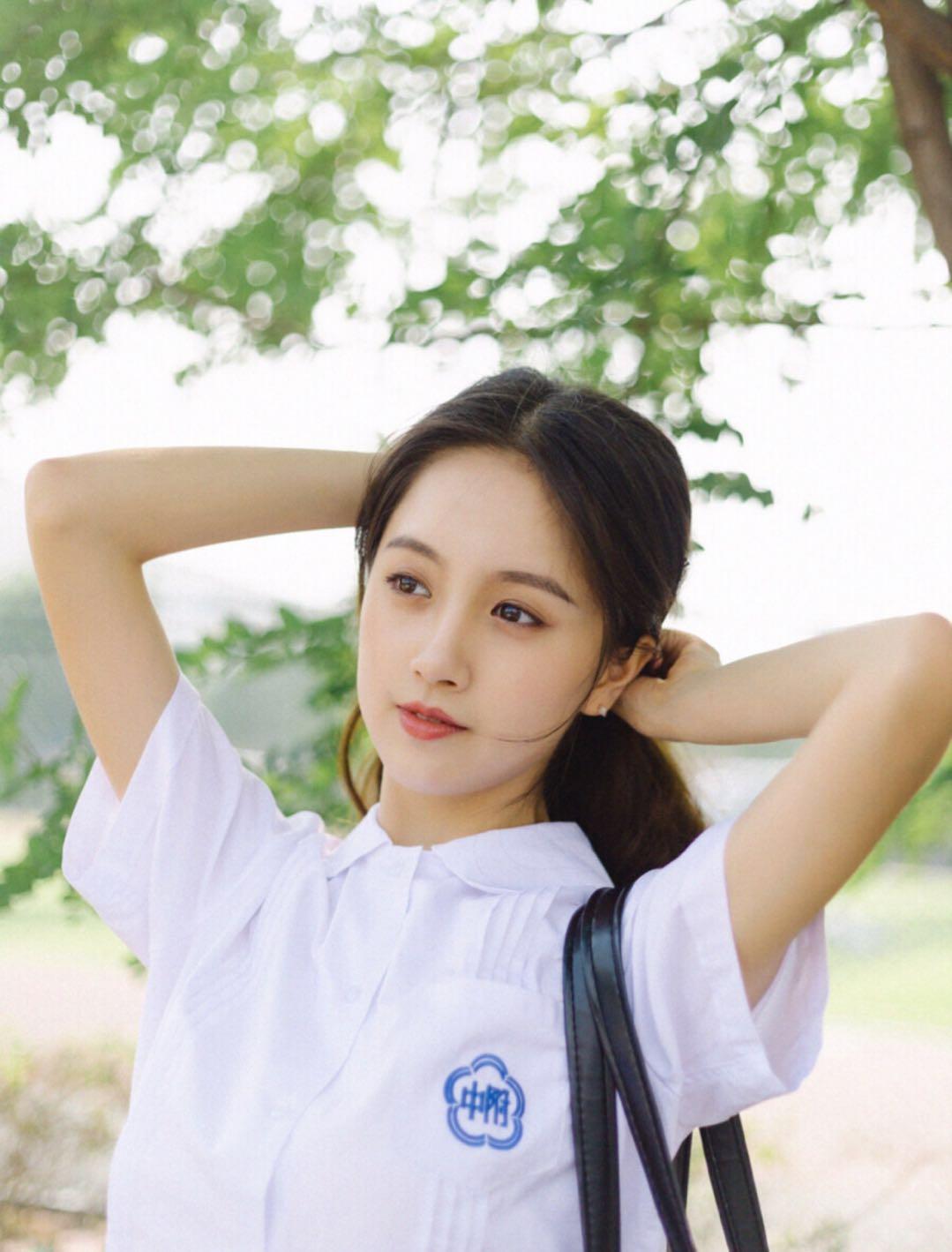 简单易学,一看就会的7个拍照姿势,教你拍出自然好看的人像照