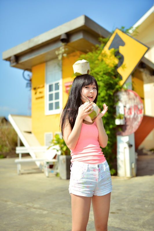 夏天旅行拍照:利用好拍照姿势、道具,拍出夏日好看少女照