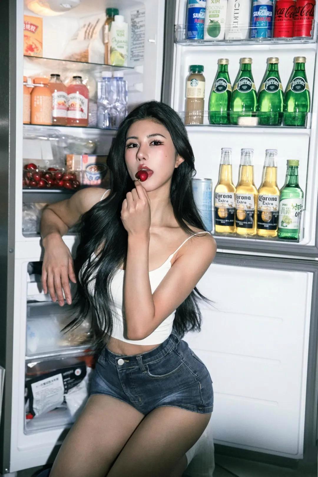 居家拍照,这些姿势学起来,松弛漂亮,拍出好身材