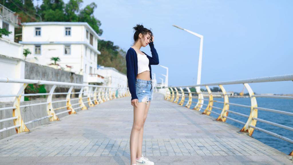 10个超实用的女生拍照姿势,显瘦自然又上镜,快学起来