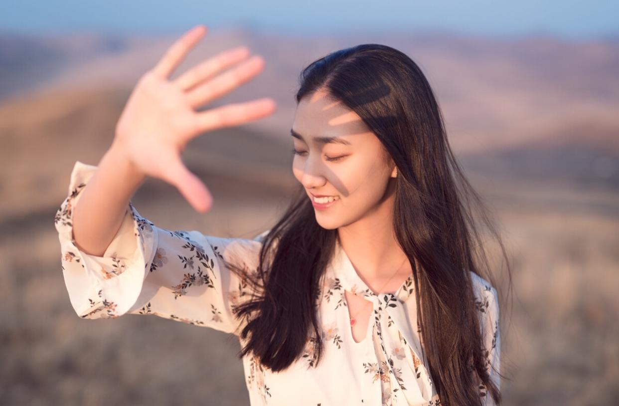 户外人像如何拍得出彩?教你7个摆姿和技巧,拍唯美大片必备