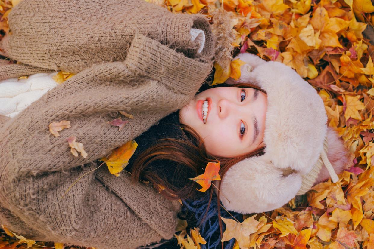 不比穿搭比姿势和技巧,让人像更显自然好看的7个拍法,值得一试