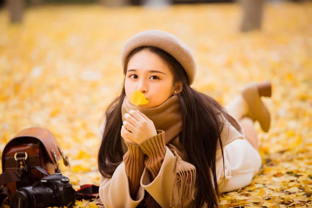 秋意正浓,拍摄一组暖色少女写真,这5个暖秋人像拍摄技巧别错过