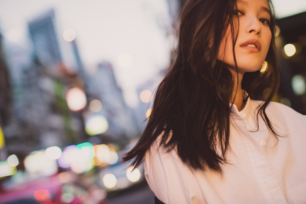 倪妮常用的10个旅行拍照姿势,这样做,拍照美出新高度