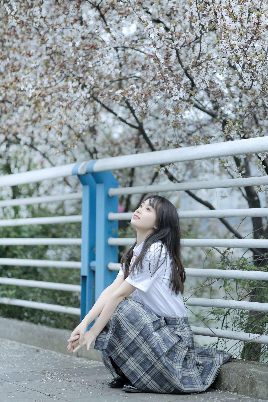 浪漫花季,学会这份花海拍照姿势大全,花海人像也能拍出大片感