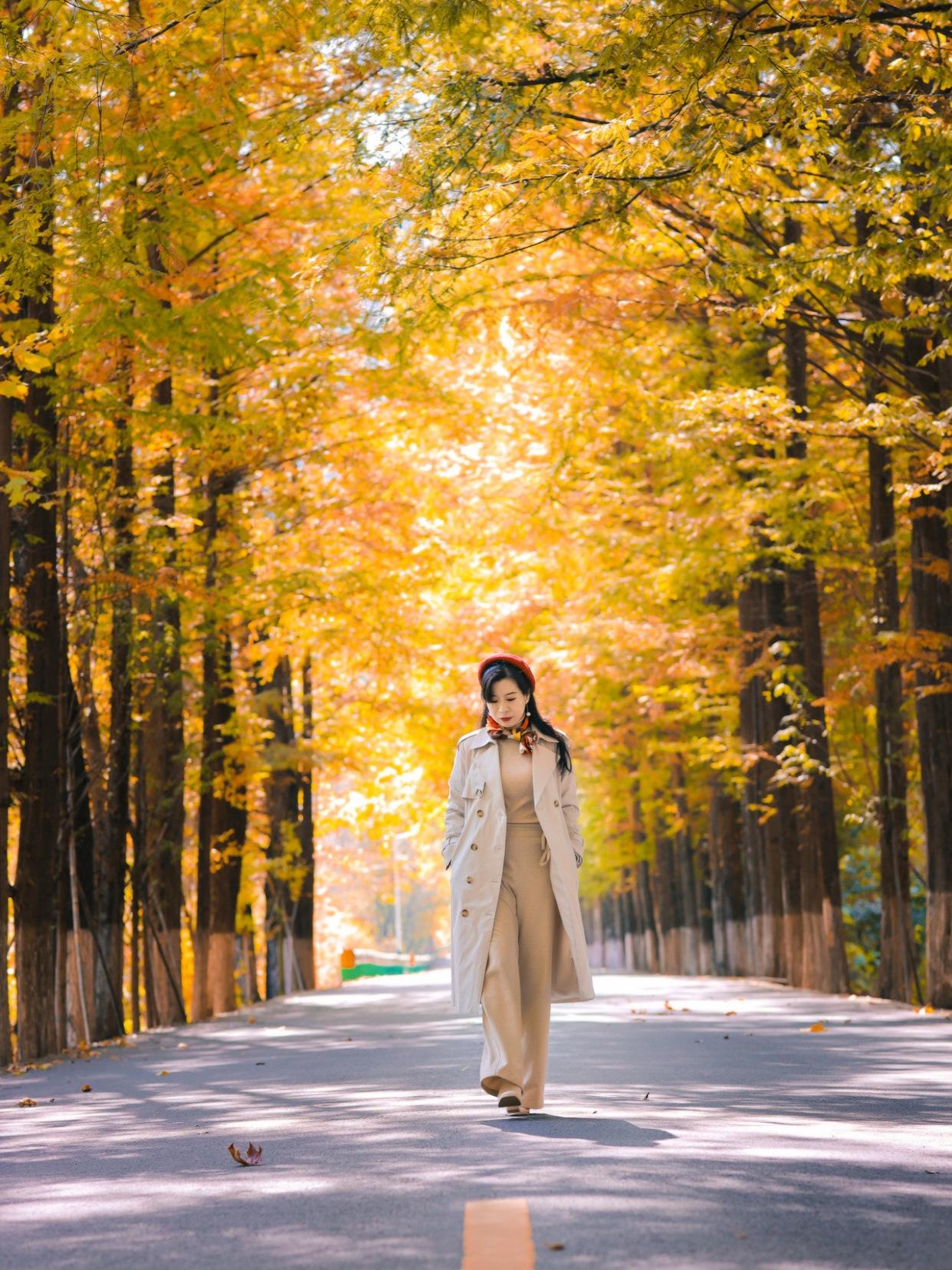 适合中年女士拍照的9个姿势,拍照不尴尬,简单又自然,值得试试