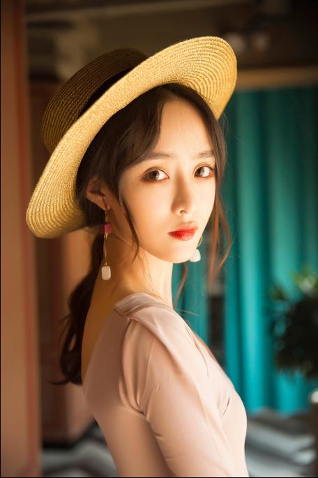 出门旅行,掌握以下12个拍照姿势技巧,告别游客照