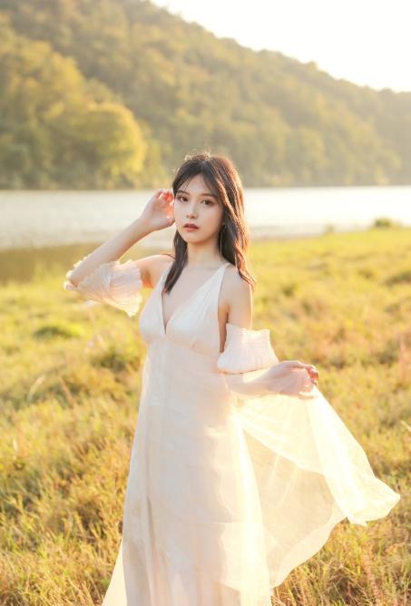 出门旅行,掌握以下12个拍照姿势技巧,告别游客照