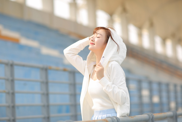 夏天旅行拍照:利用好拍照姿势、道具,拍出夏日好看少女照