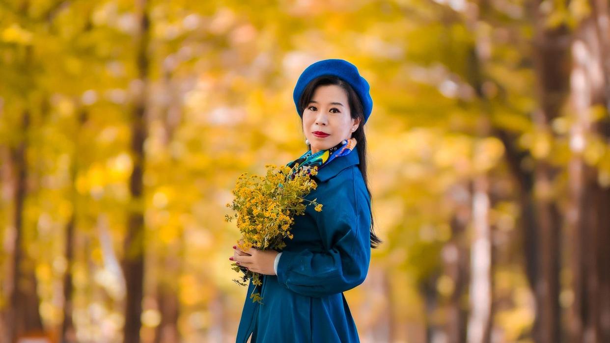 适合中年女士拍照的9个姿势,拍照不尴尬,简单又自然,值得试试