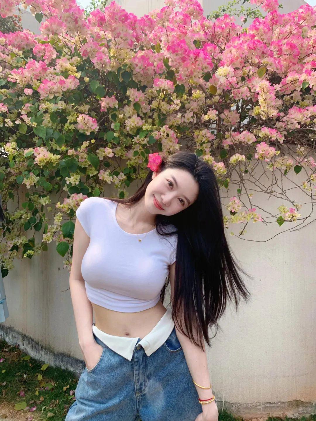 春天花墙拍照,10个姿势,花墙拍照自然上镜,出片又有氛围感