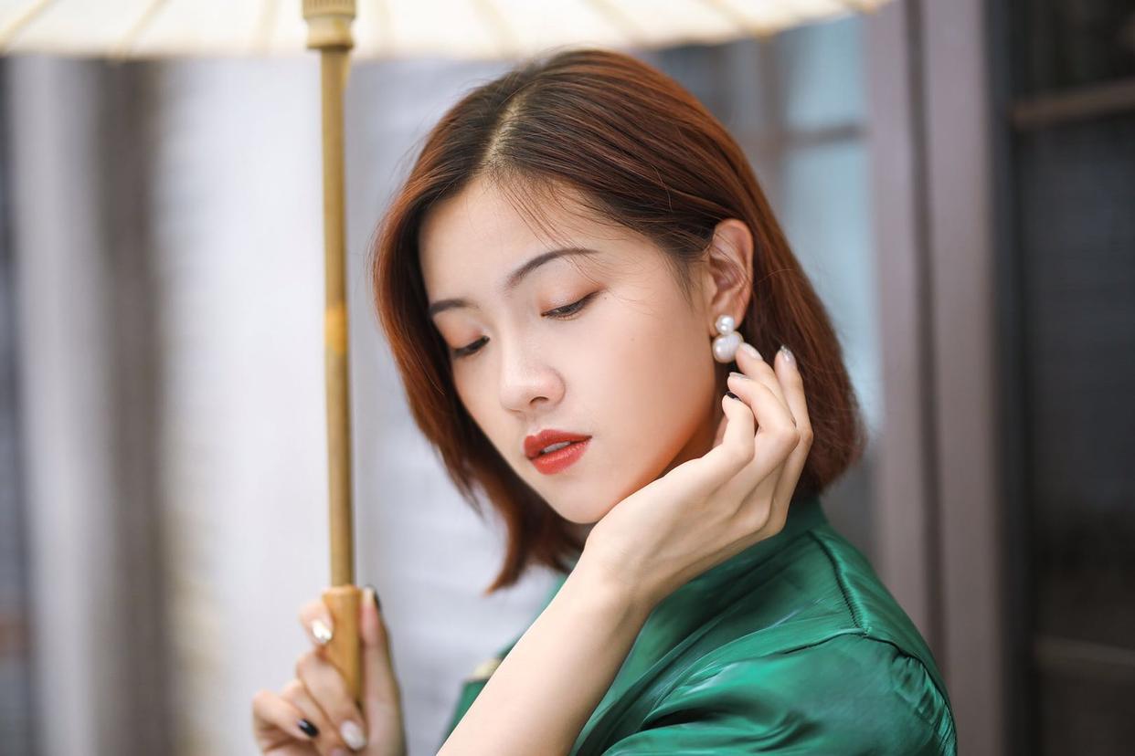 中年女士拍摄旗袍写真照,7个简单的姿势学起来,既显气质又优雅