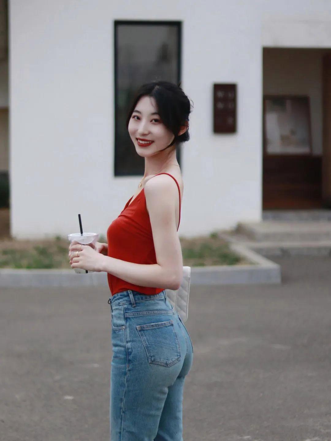 牛仔裤拍照,这样拍,照片时尚漂亮,身材好、气质佳