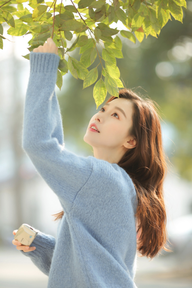 夏天旅行拍照:利用好拍照姿势、道具,拍出夏日好看少女照