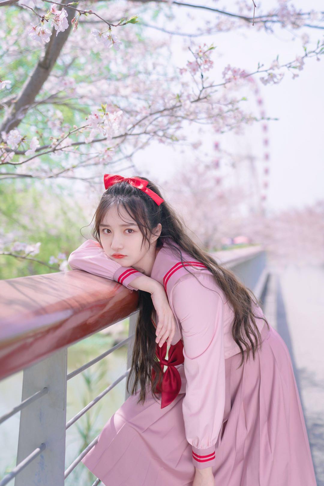 浪漫花季,学会这份花海拍照姿势大全,花海人像也能拍出大片感