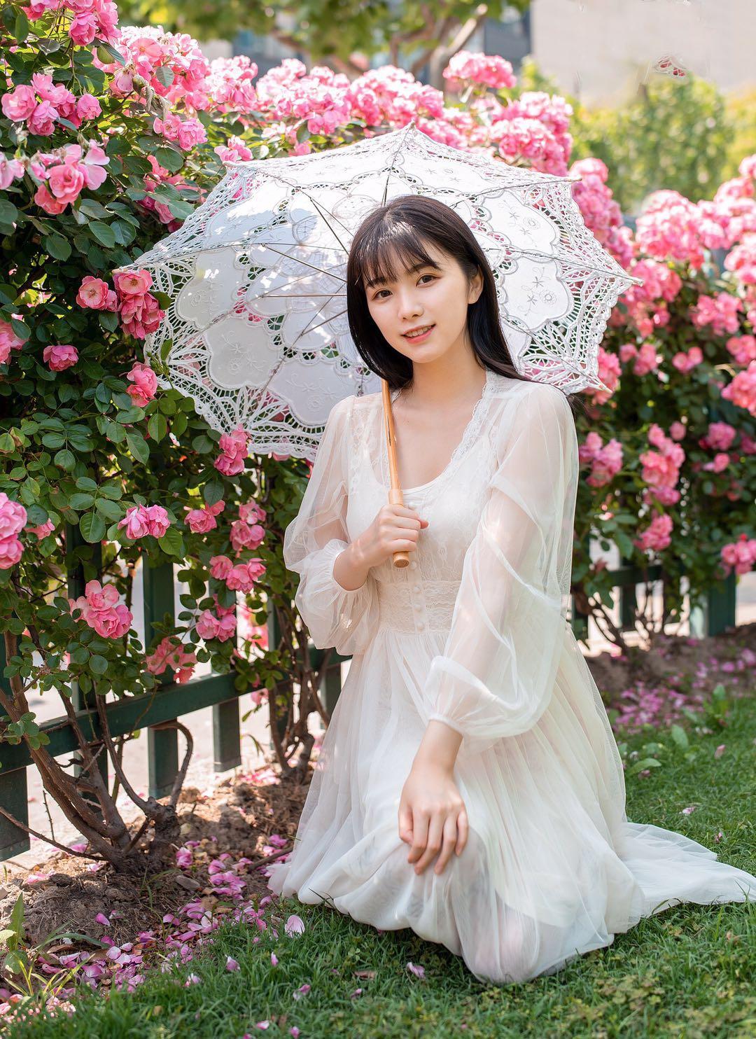 花丛中进行人像摄影,这7个姿势用起来,拍出人比花娇的效果