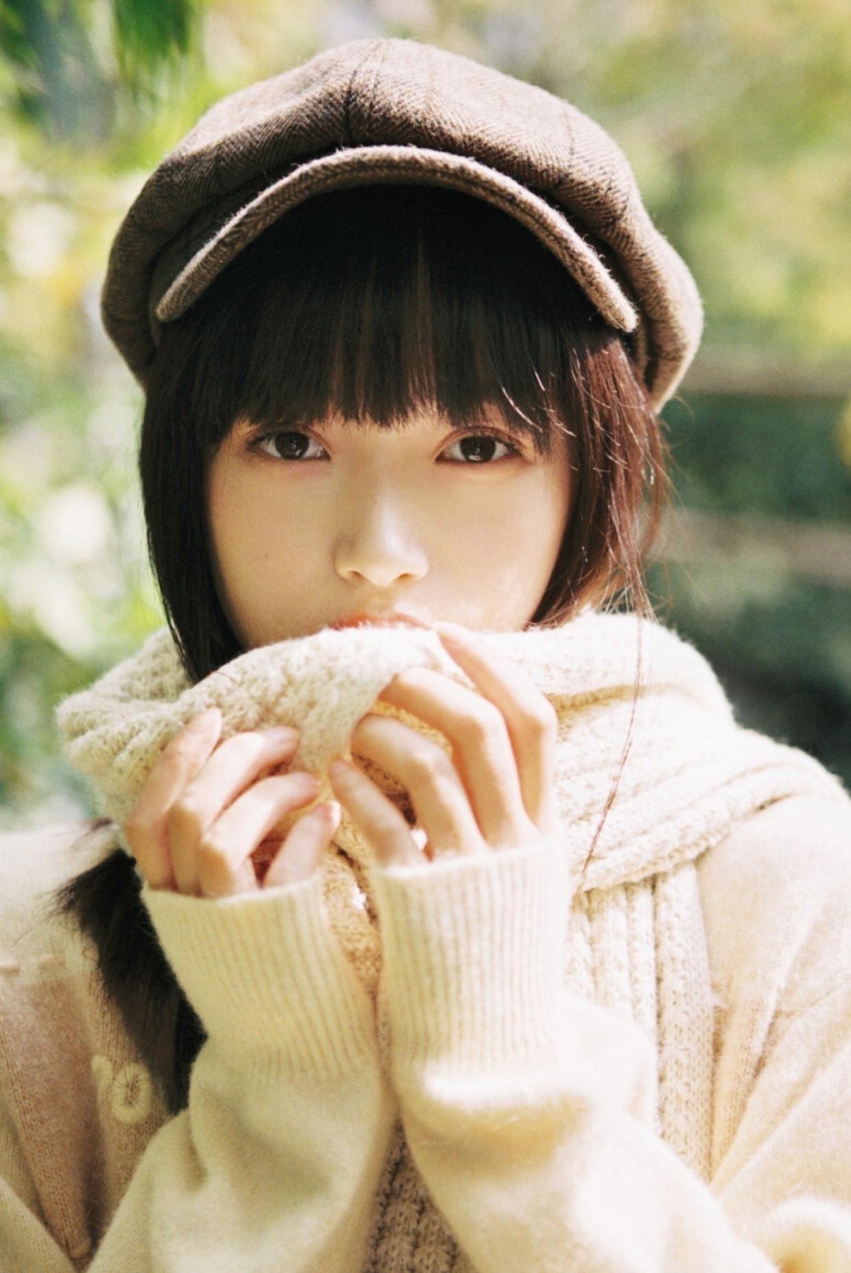 背景简单可用姿势增分,7个简约自然的姿势,背景简单也能拍美照