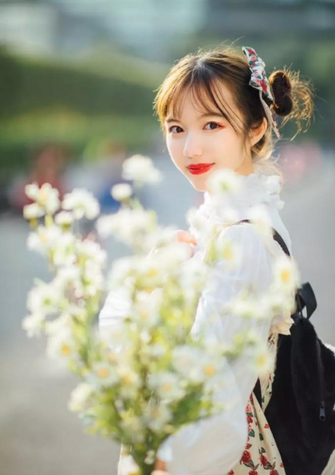 夏天拍照8个拍照姿势技巧,简单容易学,拍照很好看