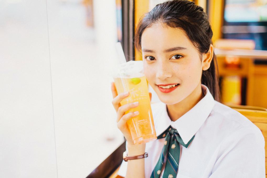 出门旅行,掌握以下12个拍照姿势技巧,告别游客照