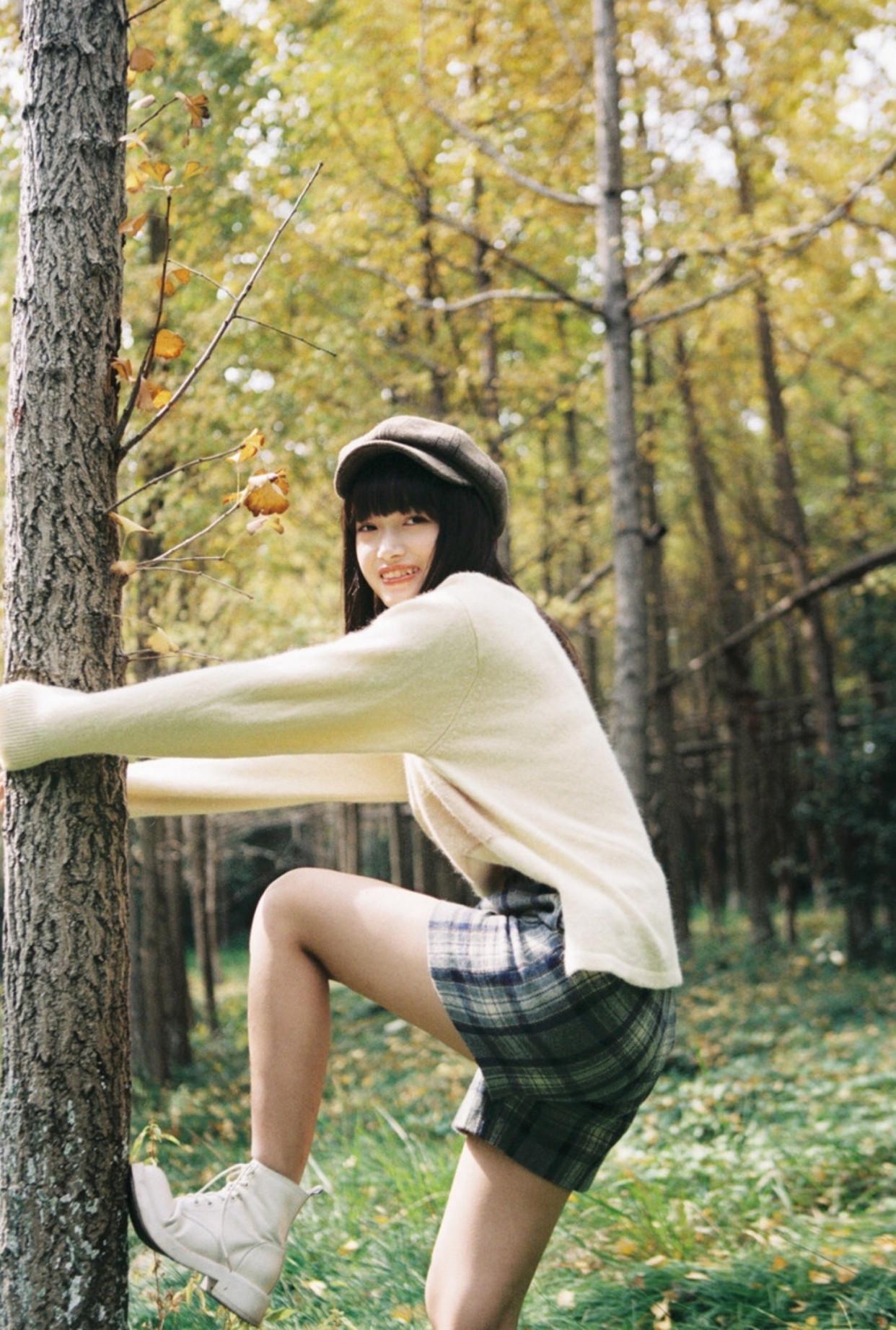 背景简单可用姿势增分,7个简约自然的姿势,背景简单也能拍美照